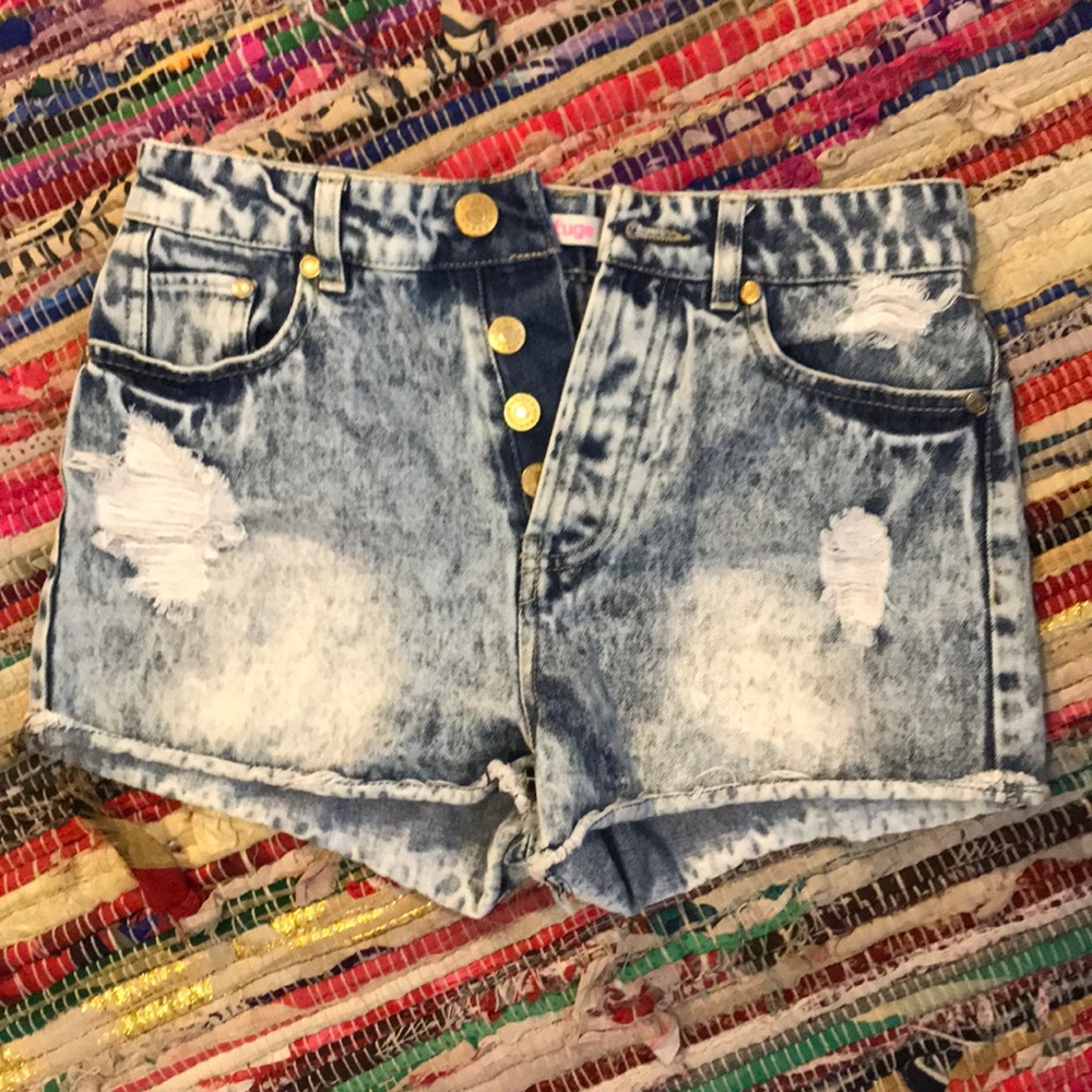 High-Waisted, Acid Washed, Cut-Off Jean Shorts 👾